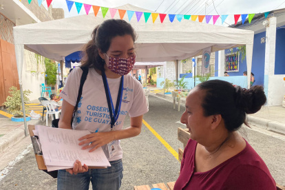 Los estudiantes recaban la  información turística.
