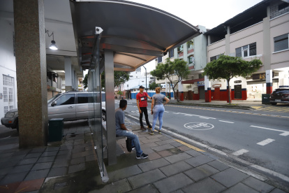 PARADEROS DAÑADOS POR LOS DELINCUENTES, EN AGUIRRE Y GARCIA MORENO, 26 DE MARZO DEL 2022  AMELIA ANDRADE Guayaquil-Ecuador Agencia (ag-expreso)