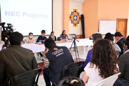 Reunión. La Conaie socializó el informe de minoría con medios comunitarios.