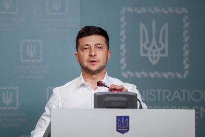 Fotografía de archivo en la que se registró al presidente de Ucrania, Volodímir Zelenski, en Kiev (Ucrania).