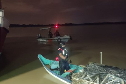 La nave fue detenida, pero sus ocupantes lograron huir