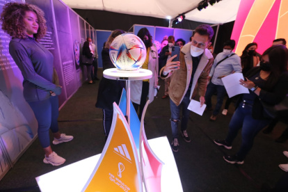 Presentación del balón Al rihla fabricado por Adidas que quiere decir el viaje, con el que se jugará el mundial de Qatar 2022