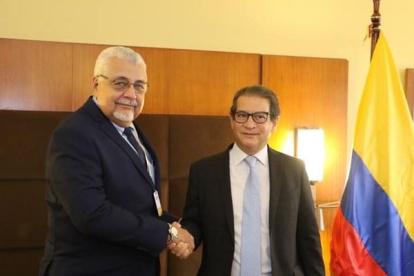 Pedro Álava, ministro de Agricultura y Ganadería, con su par colombiano, Rodolfo Zea Navarro.