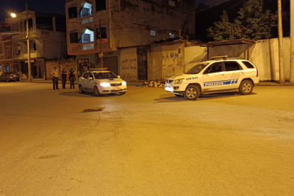 La Policía no se ha pronunciado al respecto. Lo que se conozco, como información preliminar, es que el saco fue lanzado desde un vehículo sin placa.