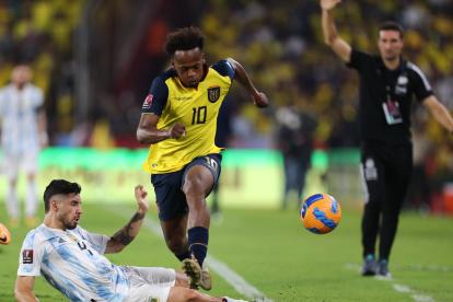 La banda izquierda sigue siendo una de las preocupaciones del entrenador Gustavo Alfaro. Contra Argentina inició Romario Ibarra (10).