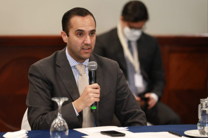 Juan Carlos Holguín viajará la noche de este jueves a EE.UU.