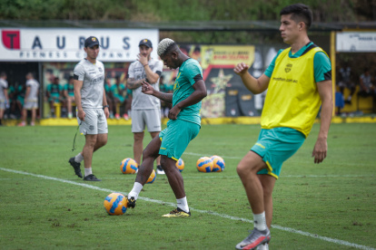 Los jugadores de Barcelona afinaron la parte física y táctica durante el receso del torneo.