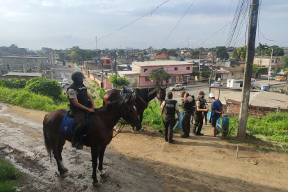 Alrededor de 500 policías acudieron al lugar para realizar la intervención.