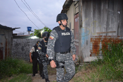 Más de 30 casas ubicadas en el sector fueron allanadas durante el operativo, que inició desde la madrugada de este jueves.