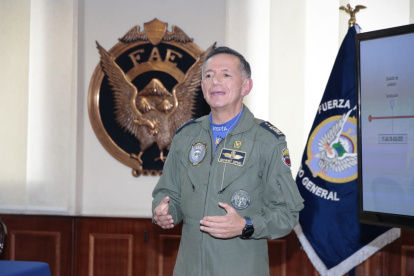 Explicación. El comandante de la FAE