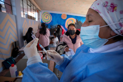 Ecuador acumula 860.553 casos de covid-19, confirmados por pruebas PCR desde que comenzó la pandemia, según el Ministerio de Salud, que contabiliza 35.423 fallecidos, entre confirmados y probables por la enfermedad. Foto de archivo.