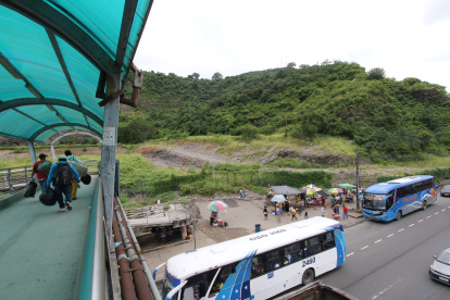 Panorama. Este es el escenario actual de la zona donde se prevé levantar la terminal satélite municipal costa, en la vía Perimetral, cerca de Los Ceibos.