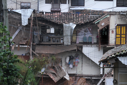 Realidad. El barrio de la calle Colón, donde se registró un socavón el pasado 15 de diciembre, lleva 109 días siendo un sitio fantasma.