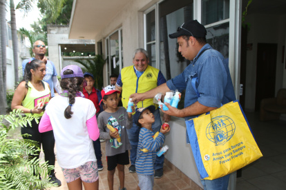 Menores de edad recibieron un refrigerio donado por las instituciones participantes