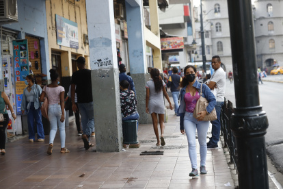 Escenario. En los corredores comerciales no se apreció, por algunas horas, vigilancia de las camionetas.