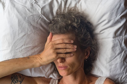 Algunas mujeres al entrar a la menopausia experimentan sofocos y sensación de angustia.