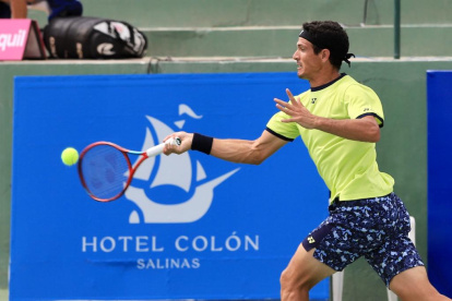 La primera raqueta del país tuvo ayer un debut prometedor en Salinas tras vencer por parciales de 6-3 y  6-3 a su compatriota y amigo Álvaro Guillén.