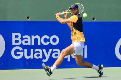 El integrante del equipo ecuatoriano Copa Davis batalló ante el japonés Yosuke Watanuki.