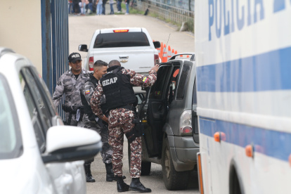 La mañana de este martes, la cárcel de máxima seguridad denominada La Roca, tuvo uniformados más uniformados que de costumbre.