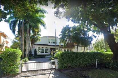 Miami. En Coral Gables, el excontralor Carlos Pólit adquirió esta casa y la puso a nombre de una empresa.