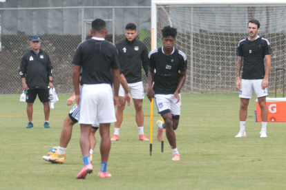 Emelec será el primer rival de Copa Libertadores en la historia del Independiente Petrolero. Sigue viviendo el sueño que inició en 2021, cuando se consagró campeón de Bolivia, a pesar de haber ascendido en esa temporada.