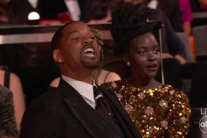 Will Smith increpa a Chris Rock después de darle una bofetada en los Oscar