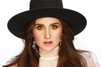 Dulce María empezó su carrera en 1991.