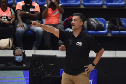 El DT argentino Lucas Gil Russo comandó la Tri en el torneo Sudamericano donde se colgaron el bronce.