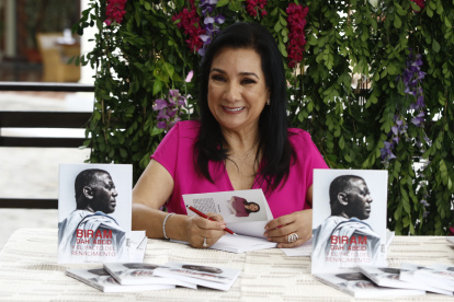 Tania Tinoco durante la presentación de su libro en noviembre de 2021.