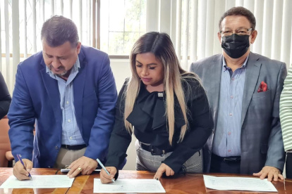 Las autoridades del Ministerio de Educación y de la Universidad de Guayaquil establecieron acuerdos.