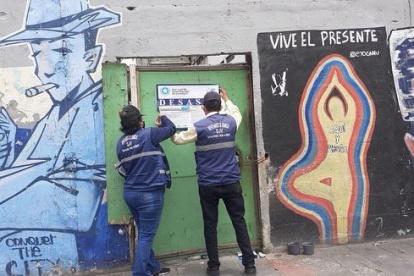 En algunos casos, los terrenos están con cerramiento, pero emanan malos olores.