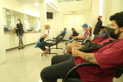 Algunos padres de familia han acudido a los distritos en busca de cupos para sus hijos.