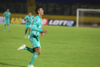 El juego en el Atahualpa fue equilibrado en el primer tiempo.