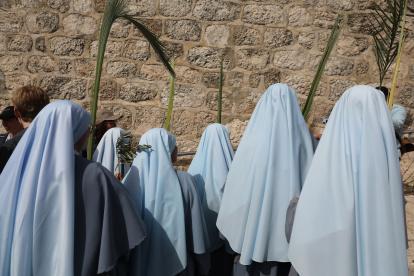 Los peregrinos aportaron hoy un clima festivo y colorido