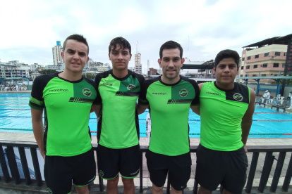Colin Babbit, Juan Toral, Esteban Enderica y David Farinango integraron el equipo que impuso el nuevo récord en los 4x200 libre.