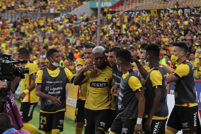 Gabriel Cortez, volante de Barcelona, marcó un doblete en el triunfo ante Orense en el Monumental.