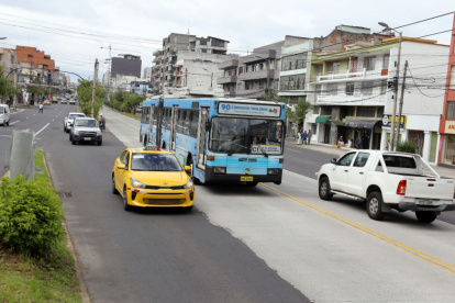 Norte. Ingresar a la vía exclusiva del Trolebús es una contravención que acarrea una multa de 10 % del salario básico. El Municipio permite esta infracción en cuatro tramos.