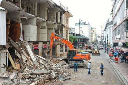 La residencia. Está ubicada en pleno corazón de la ciudad, en las calles 9 de Octubre y Escobedo. Se derrumbó pasadas las 03:00.