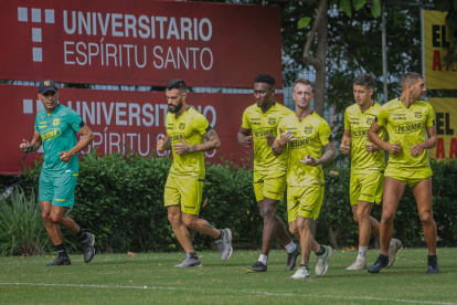 La plantilla de Barcelona tiene el objetivo de sumar los tres puntos ante Lanús en Argentina.