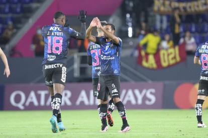 Junior Sornoza anotó los dos goles de Independiente del Vale ante Deportes Tolima, en el estadio Banco Guayaquil.