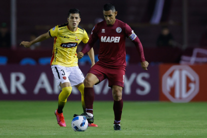 Lucas Sosa fue amonestado en Barcelona, por reclamos.