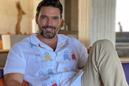 El actor rompió su compromiso con la marca de productos de belleza tras ocho años de prestar su imagen.