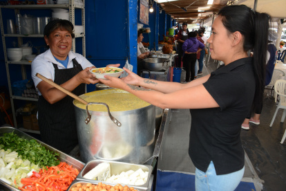 Venta de Fanesca en la capital no despega ya que varia en sus precios pero la sason se hace sentir tambien hay opciones de buñuelos y fanesca de dulce
