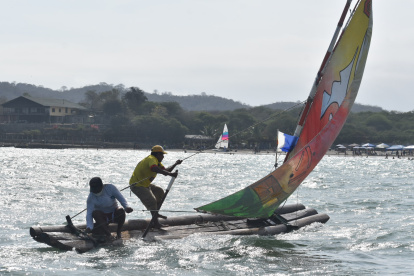 Las balsas. Los artesanos y los pobladores en general hacen hincapié en lo importante que han sido estos medios de transporte para la población.