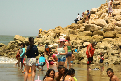 Sol y arena. Playas Villamil fue uno de los destinos preferidos de los turistas que salieron de Guayaquil.