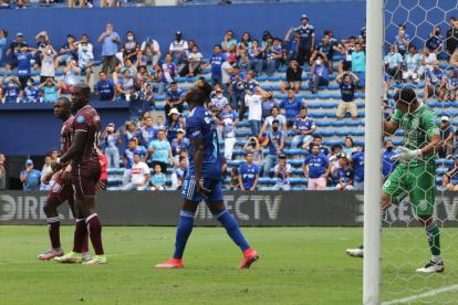 Cabeza convirtió la primera para el Bombillo.