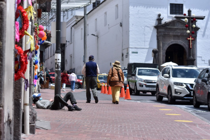 Mendicidad. La indigencia, la inseguridad, entre otros problemas, afectan al Centro Histórico de la ciudad.