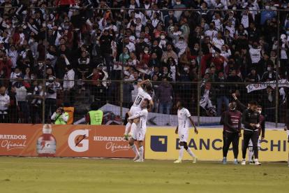 Alexander Alvarado de Liga de Quito y su golazo a Barcelona.