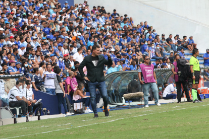 Ismael Rescalvo, entrenador de Emelec, confía en que todavía su equipo puede pelear por la etapa.