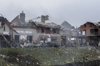 Lviv. Los ataques de ayer sorprendieron a vecinos de esta ciudad, que no había sufrido los embates de la guerra.